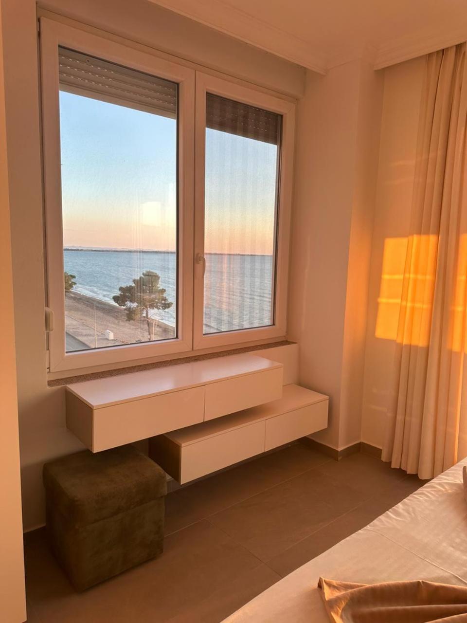 Deluxe With Balcony Apartment *
